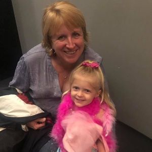 Meet your Posher, Lara